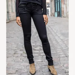 jean Freeman T Porter femme modèle Alexa magic denim noir
